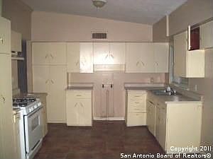 2nd image of 2830 Sir Phillip Dr