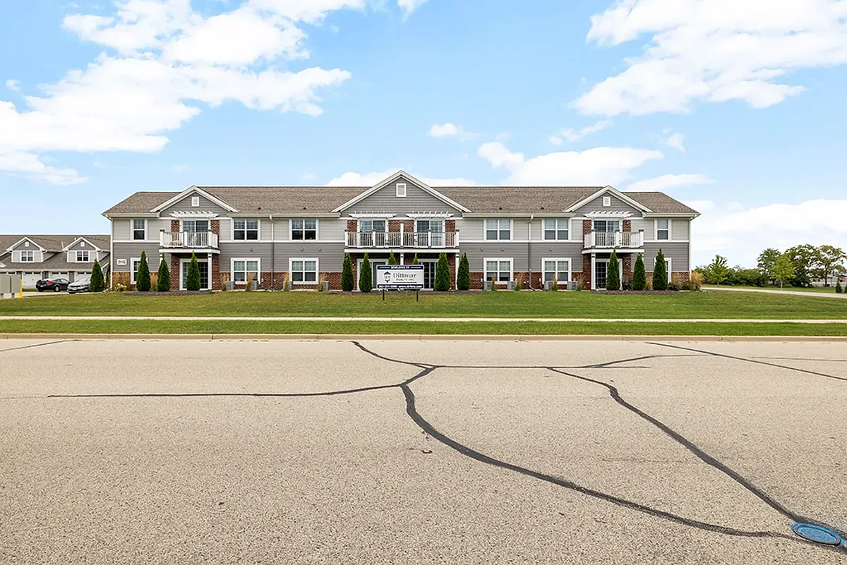 Building Photo - 2004 American Eagle Dr #32