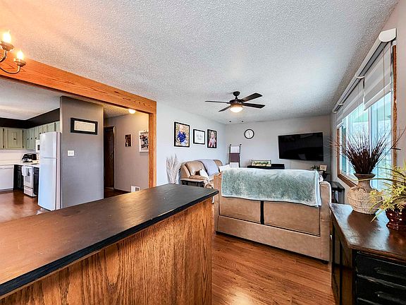 4th image of 702 E Prospect Ave