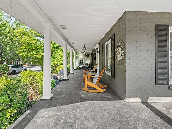 3rd image of 3223 Blossom St