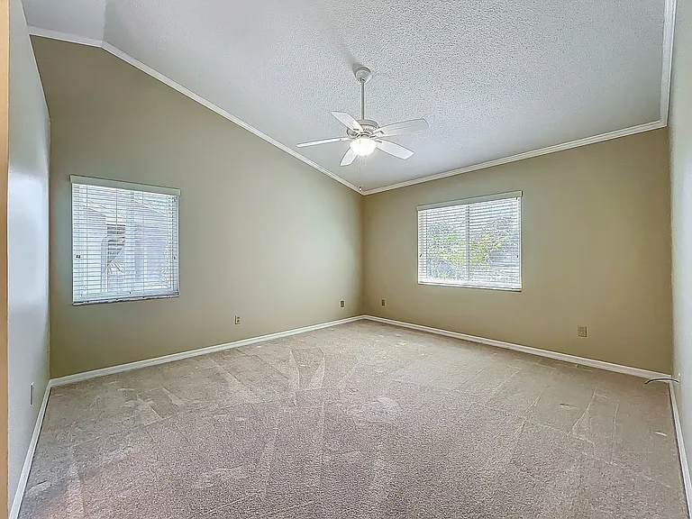 1843 Shadyhill Ter — Photo 28