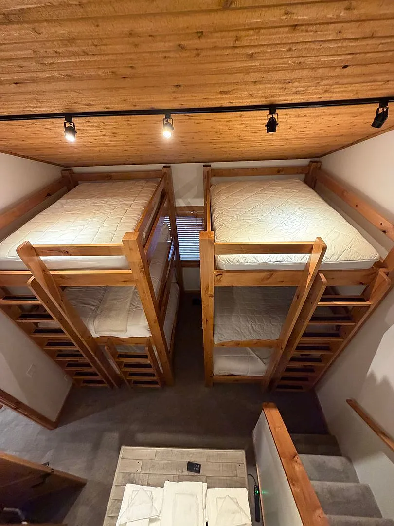 Fully Furnished 2 Bedroom + Loft, 2 Bath Mountain Retreat | Remodeled Sunny Slopes Home | 4-12 Mo... — Photo 4