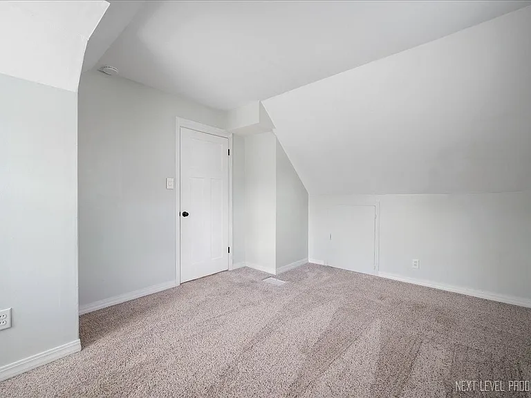 40 S Pine St — Photo 15