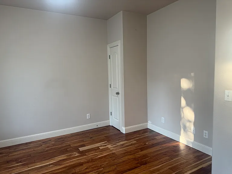 2288 Hollywood Dr NE — Photo 4