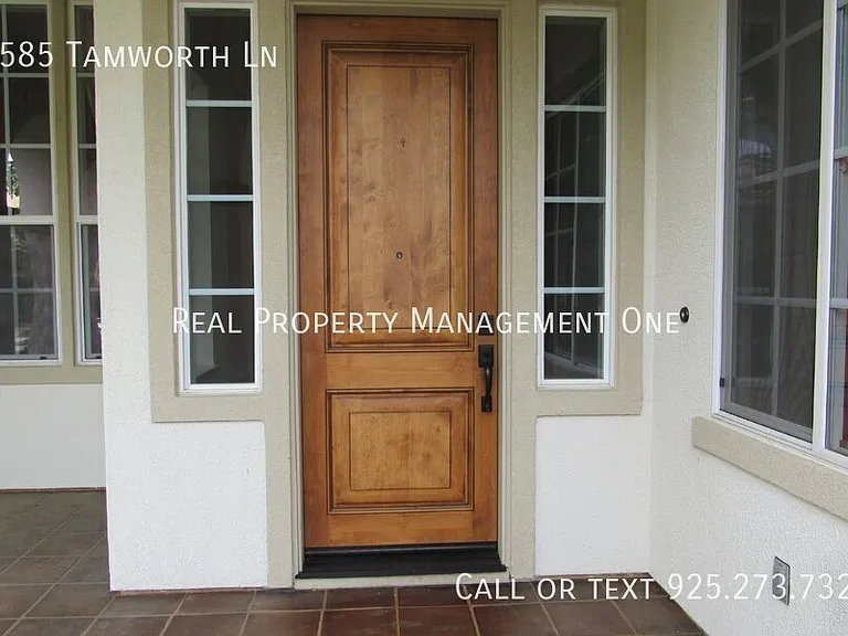 2585 Tamworth Ln — Photo 3