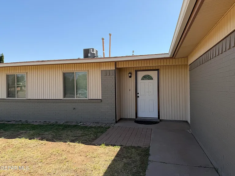 10429 Persephone Dr — Photo 2