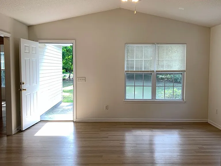 4011 Masonboro Loop Rd — Photo 4