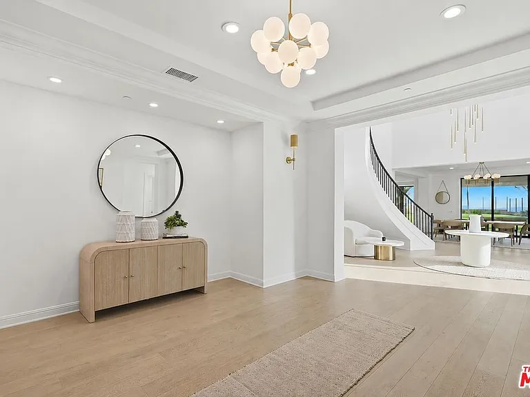 20448 W Liverpool Way — Photo 5