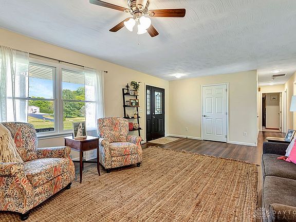 3rd image of 314 Leslie Dr