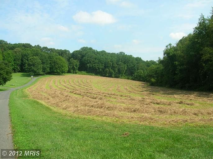2nd image of 678 Cherry Hill Rd
