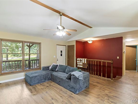 5th image of 402 Borror St