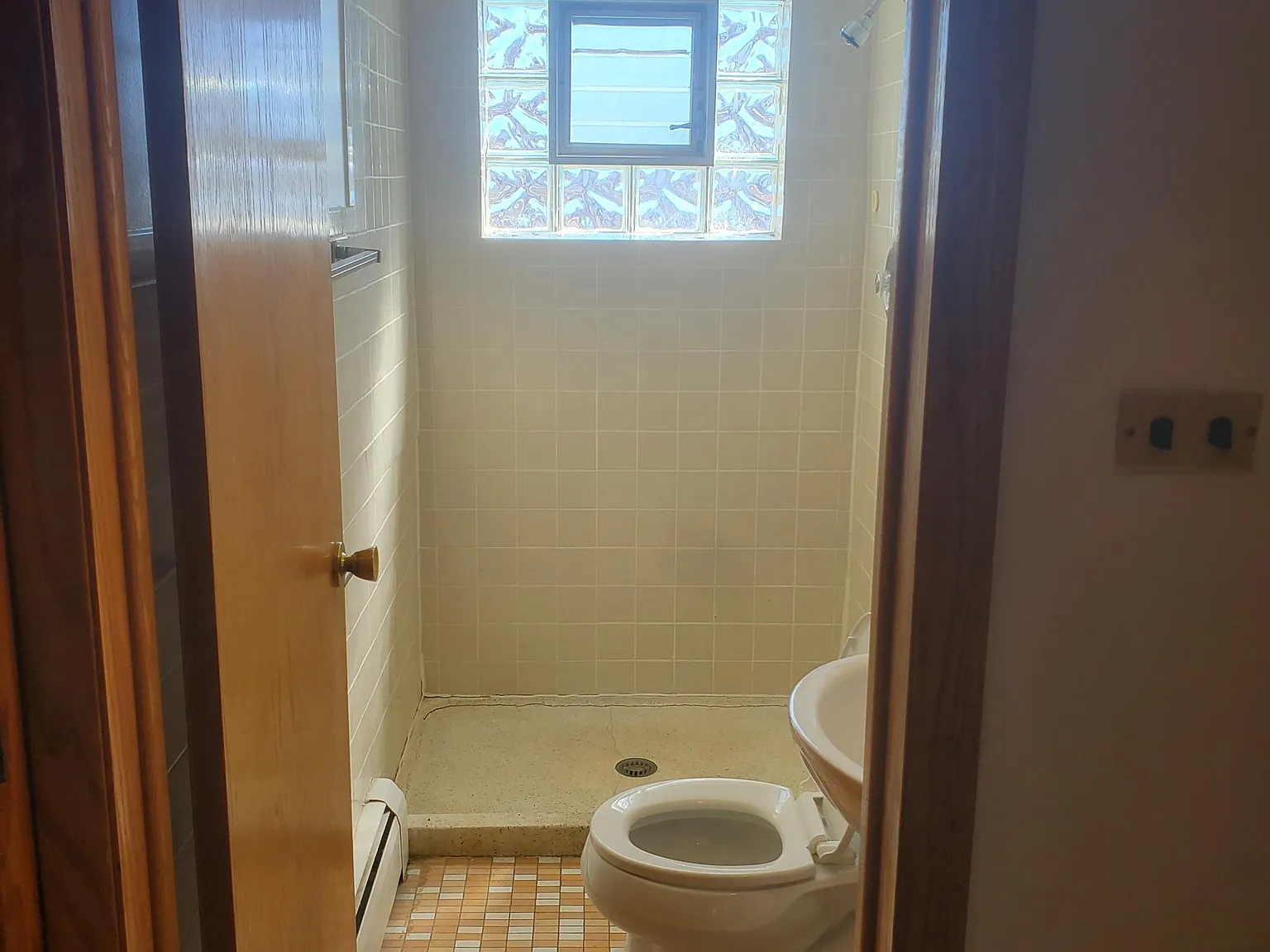 3 bed, 1300 sqft, $1,900 — Photo 2