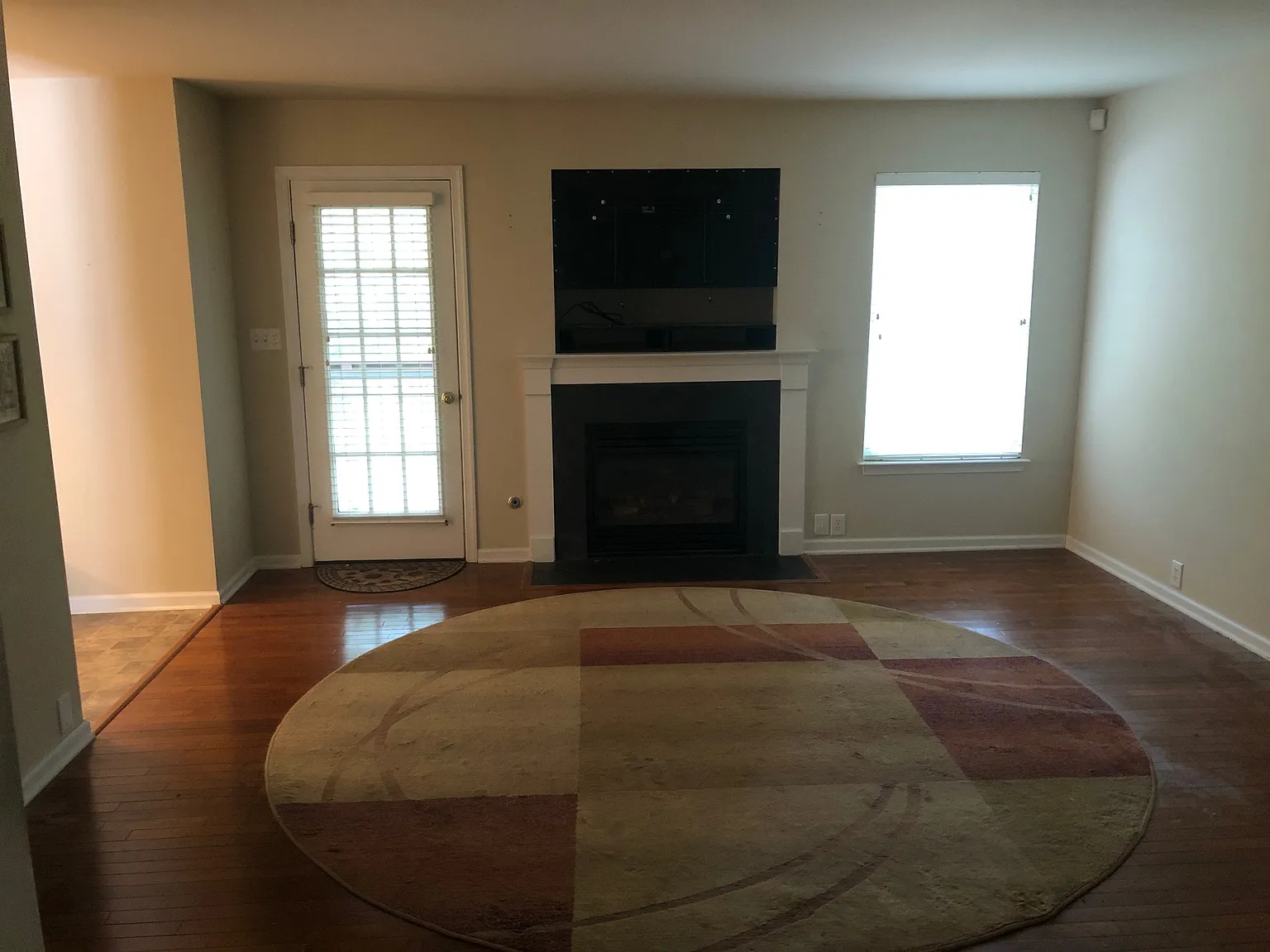4 bed, 2.5 bath, 2389 sqft, $2,700 — Photo 3