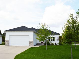 996 18th Avenue Cir N, Moorhead, MN 56560