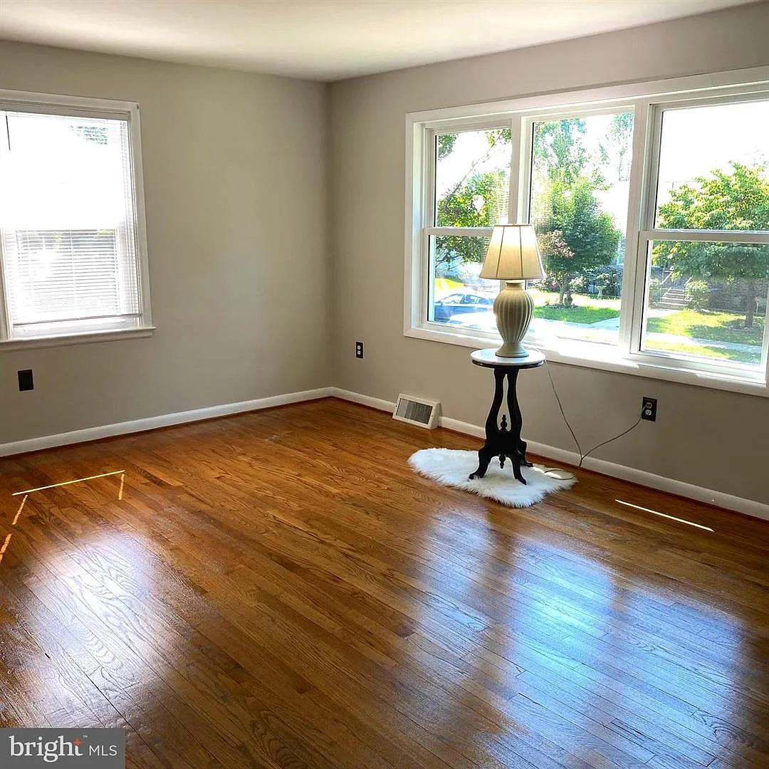 3 bed, 1326 sqft, $2,500 — Photo 2
