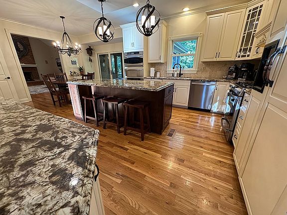 5th image of 794 Ashfield Ct