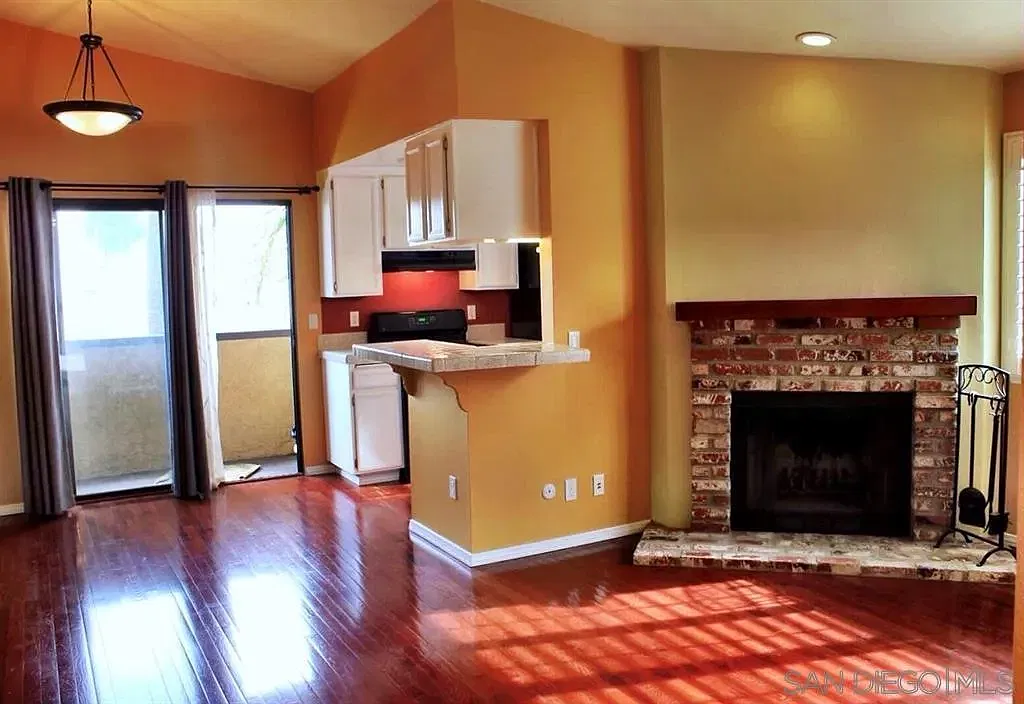 2 bed, 2.0 bath, 988 sqft, $3,200 — Photo 3