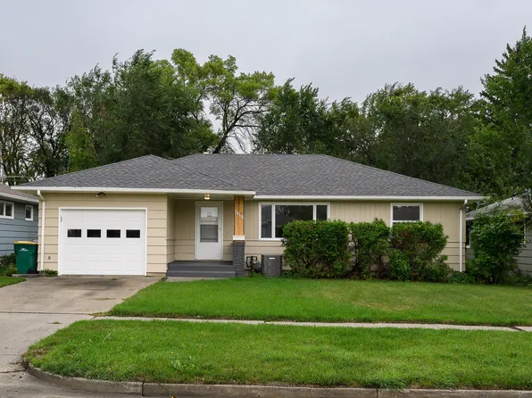 1419 N 19th St, Bismarck, ND 58501