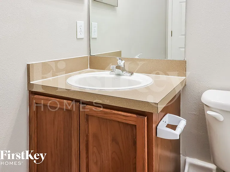 1251 Charlesworth Dr — Photo 13
