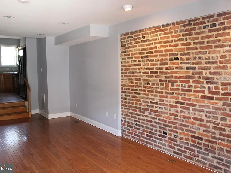 604 S Luzerne Ave — Photo 9