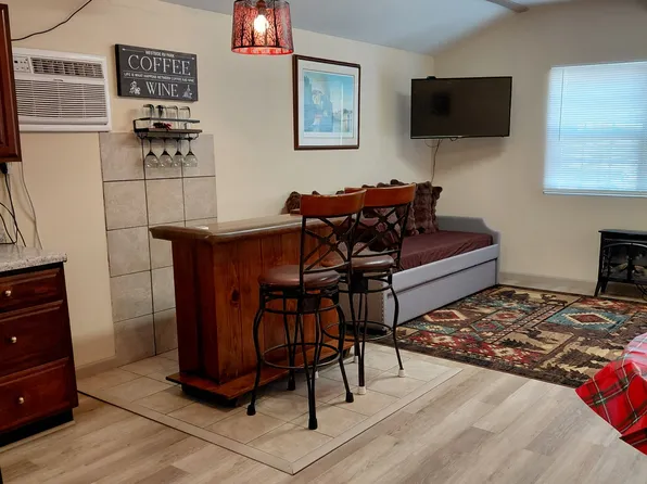 200 Northview Rd, Sunrise Beach, MO 65079