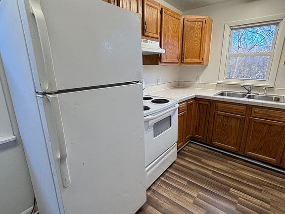 4th image of 102-104 Linn Ave
