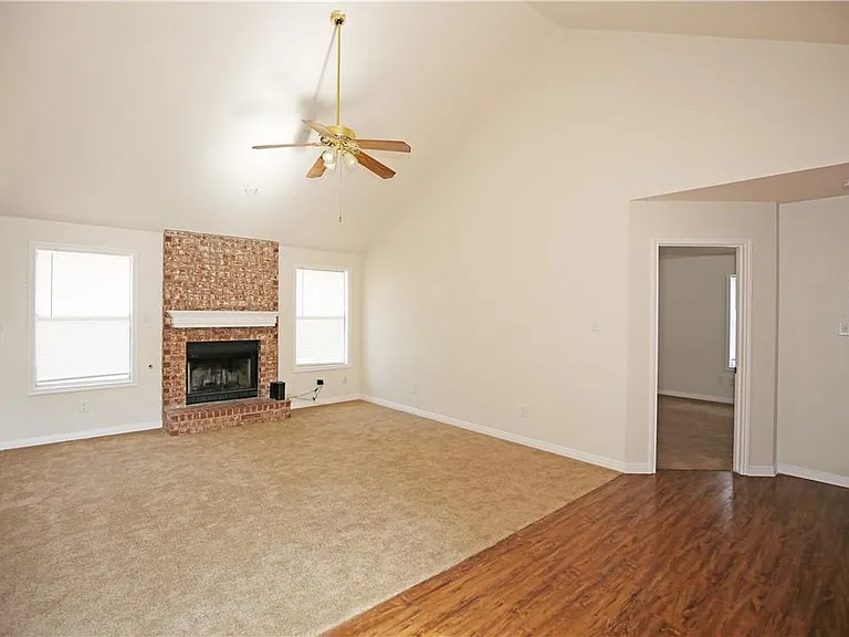 2308 Sycamore Trl — Photo 5