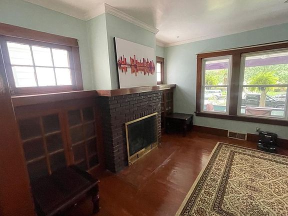 3rd image of 174 Lincoln Blvd #A