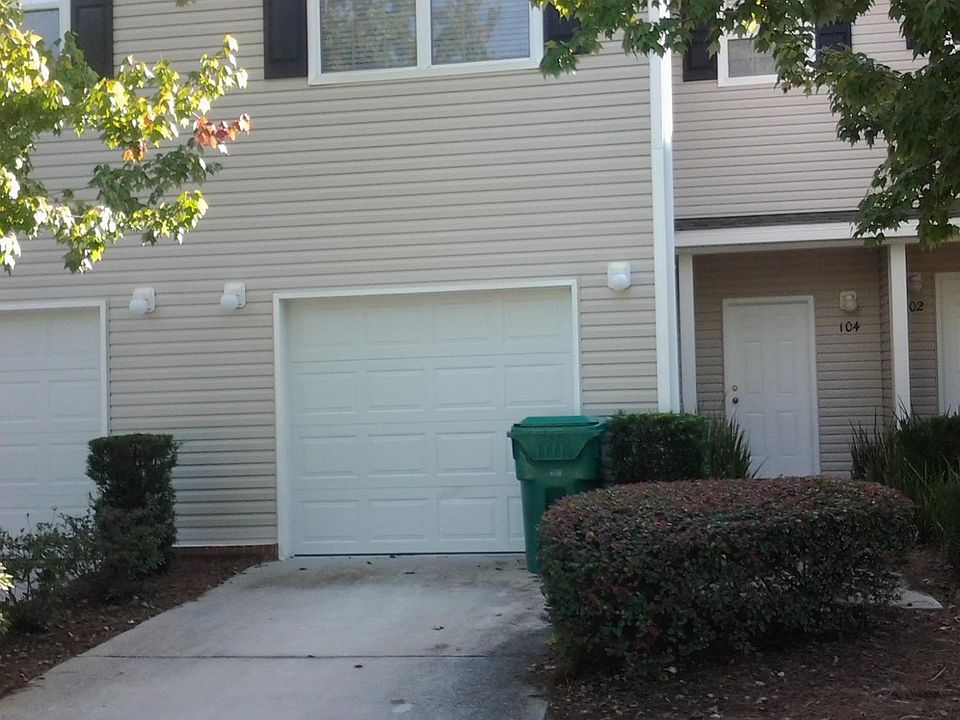 1st image of 102 Farrah Ave #102