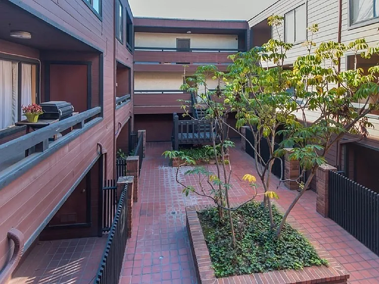 4425 Whitsett Ave #213 — Photo 25