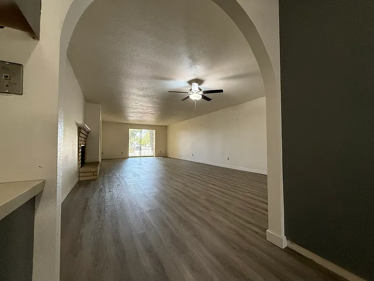 604 Rose Ave #606 — Photo 4