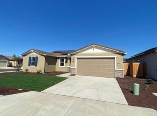 1484 Encantada Ave, Madera, CA 93637