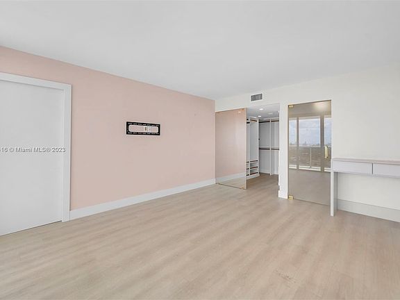 4th image of 1900 Sunset Harbour Dr #1911