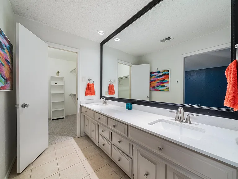 6009 Spring Flower Trl — Photo 14