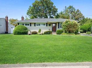 4 Cork Pl, Huntington, NY 11743