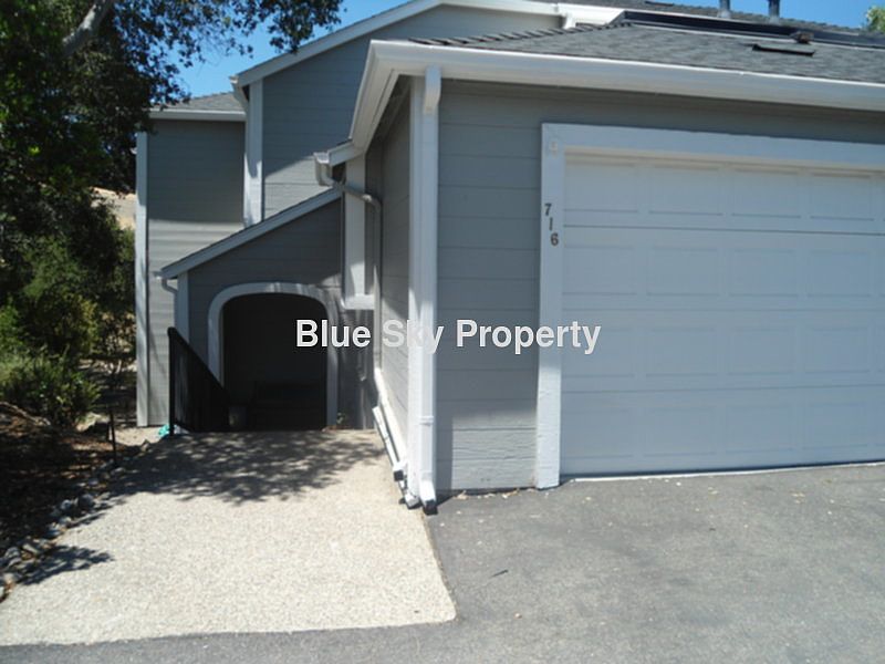 1st image of 716 Hillside Dr