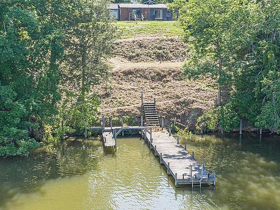 4th image of 1060 Virginia Cir