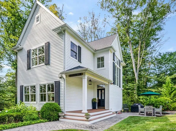 69 Southdown Road, Huntington, NY 11743