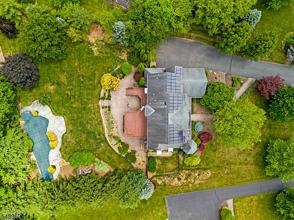 3rd image of 40 Southgate Dr
