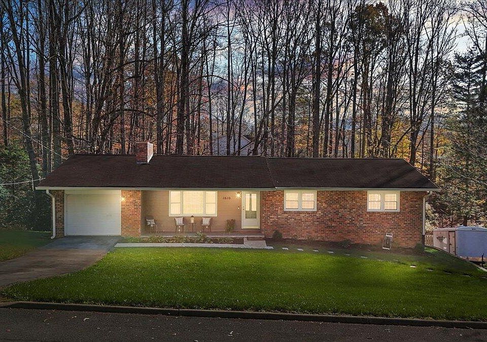 1st image of 1610 Woodridge Dr