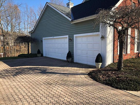 3rd image of 124 Charterhouse Ct