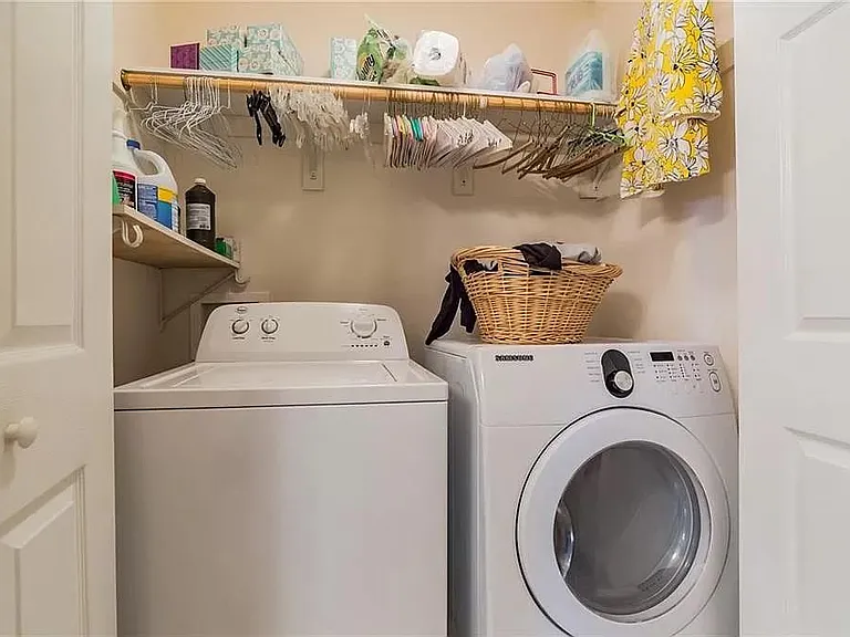 1503 Claremont Cir #B — Photo 11