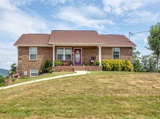 678 Privet Dr, Dandridge, TN 37725