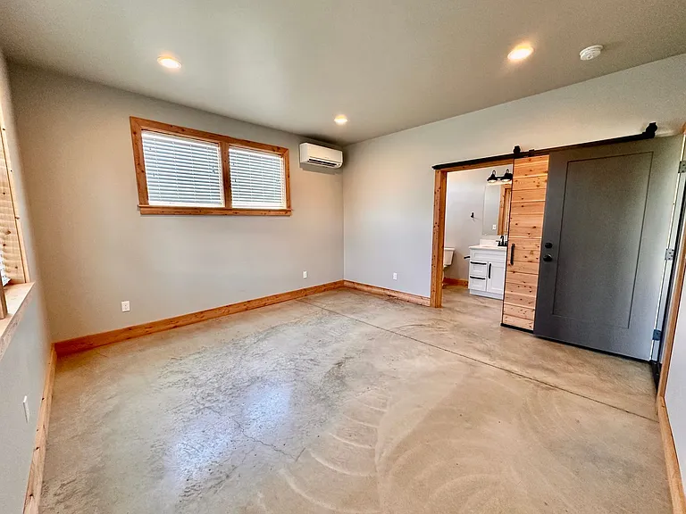 121 E 26th Ave — Photo 16