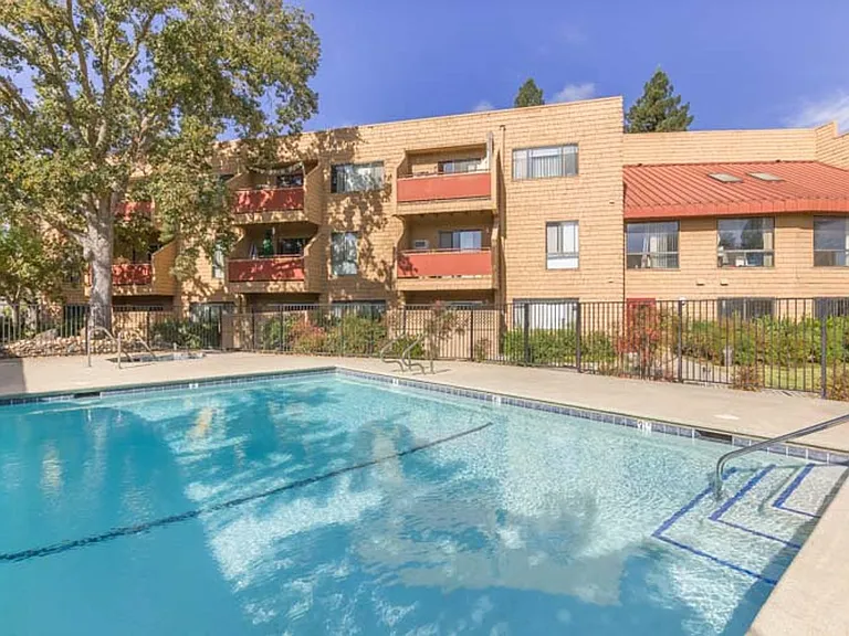 Le Boulevard Apartments — Photo 40