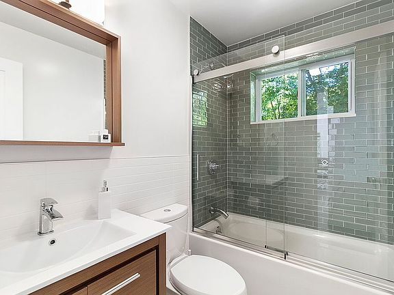 4th image of 31 Lincoln Ave