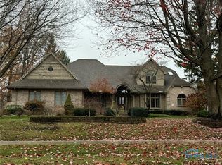 612 Troon Rd, Holland, OH 43528