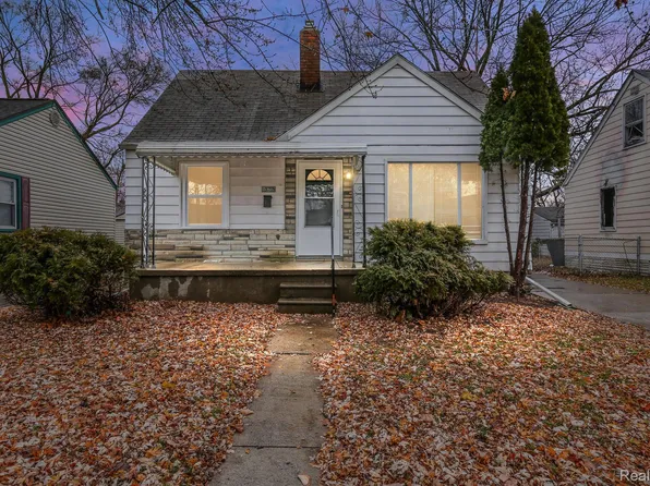 19759 McCormick St, Grosse Pointe, MI 48224