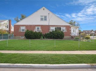 76 Dart St, East Rockaway, NY 11518