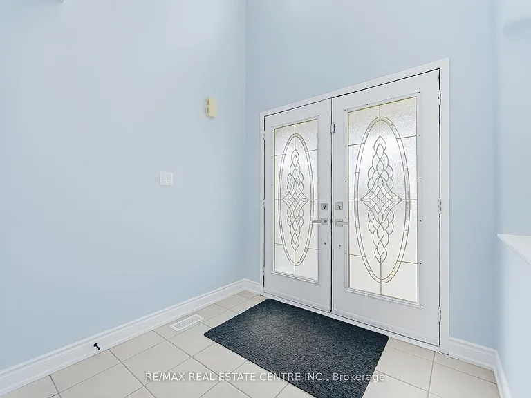 15 Heatherdale Dr — Photo 2